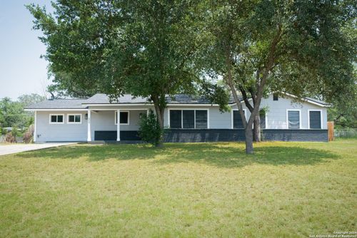 609 Hickory Hwy, Devine, TX, 78016-1205 | Card Image