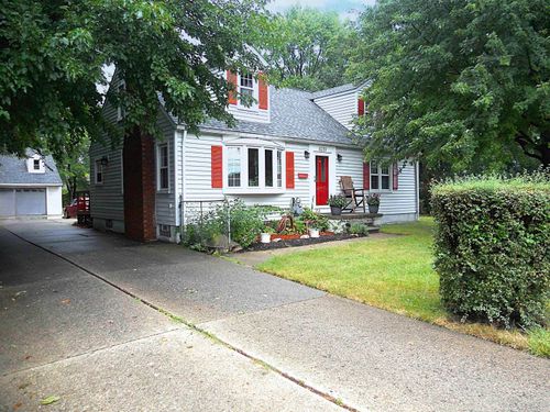 8239 Garbor Ave, Warren, MI, 48093-2860 | Card Image
