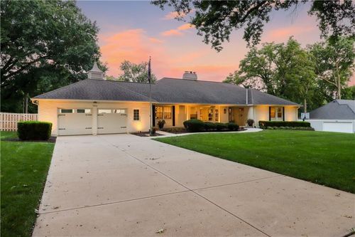 9825 Overbrook Rd, Leawood, KS, 66206-2354 | Card Image
