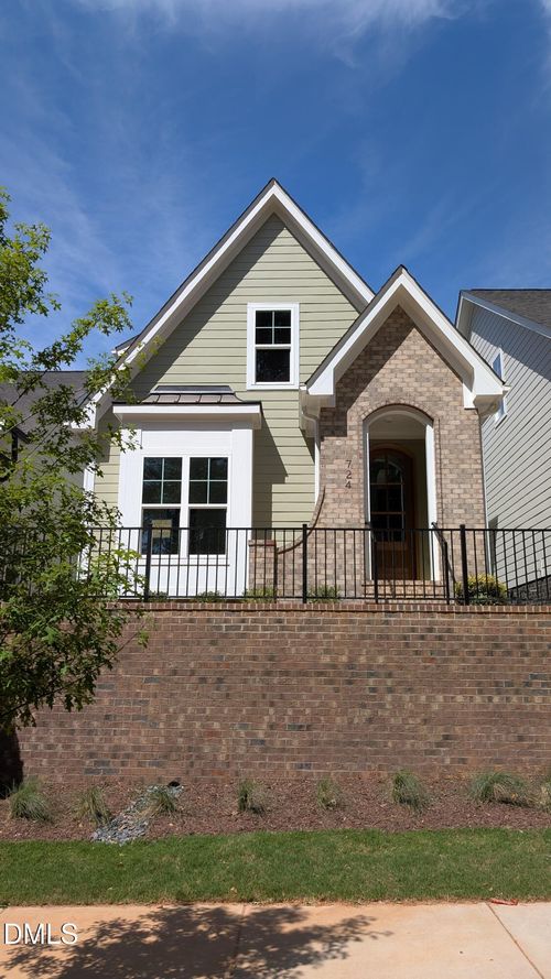 724 Powell Dr, Raleigh, NC, 27606-1626 | Card Image