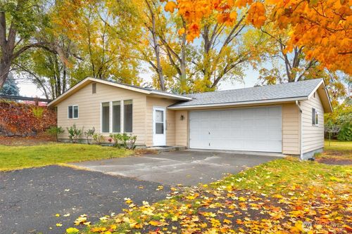 123 N 46th Ave, Yakima, WA, 98908-3268 | Card Image