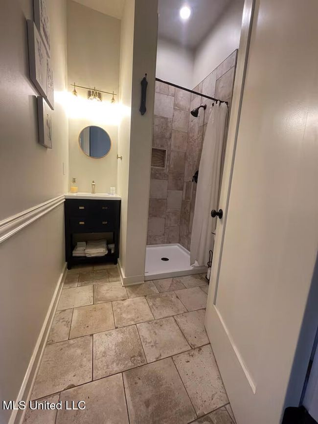 Bathroom 2 | Image 16