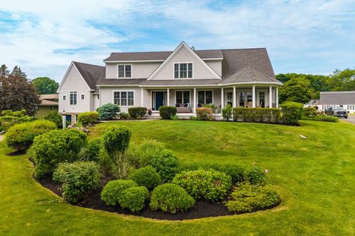 31 Pleasant Point Dr, Portsmouth, NH, 03801-5224 | Card Image
