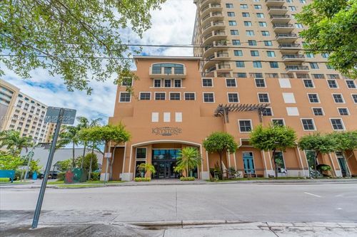 1601-4242 Nw 2nd St, Miami, FL, 33126-5487 | Card Image