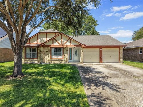 2790 Pinewood Dr, League City, TX, 77573-4313 | Card Image