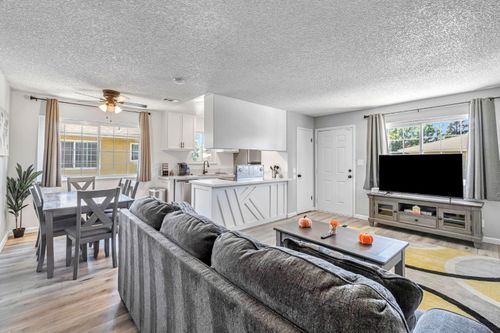 apt-4-2244 Peach Ave, Clovis, CA, 93612-3565 | Card Image