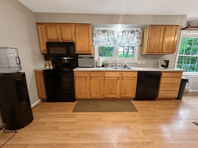 217 S Shady Ave, Condo with 3 bedrooms, 1 bathrooms and 1 parking in Houston PA | Image 9