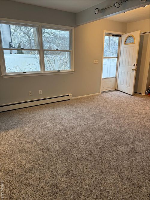 5 Whitney Ln, Coram, NY, 11727-1031 | Card Image