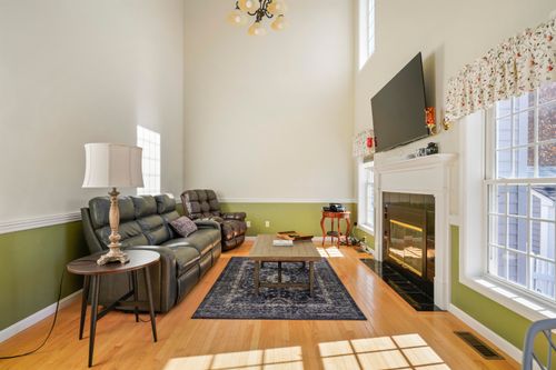 16 Summit Rd, Bedford, NH, 03110-5659 | Card Image