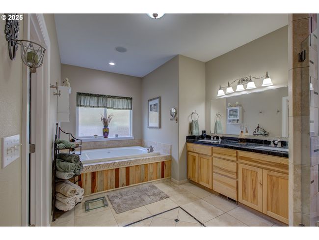 459 Oak Valley Loop, House other with 4 bedrooms, 4 bathrooms and 3 parking in Winchester OR | Image 19