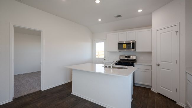 177 Celosia Loop, House other with 3 bedrooms, 2 bathrooms and 1 parking in Uhland TX | Image 8