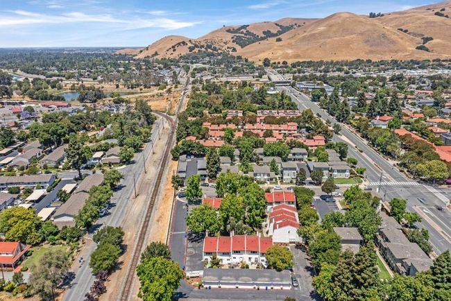 38652 Aurora Ter, Condo with 2 bedrooms, 2 bathrooms and 1 parking in Fremont CA | Image 39