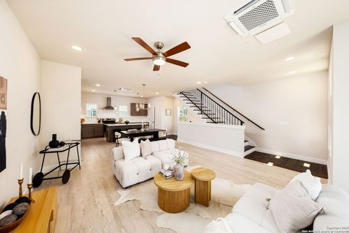 unit-1102-419 Ira Ave, San Antonio, TX, 78209-7112 | Card Image