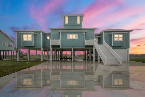 696 Villa Dr, Crystal Beach, TX, 77650 | Card Image