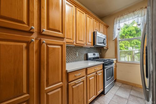 3424 34th St, Astoria, NY, 11106-1217 | Card Image