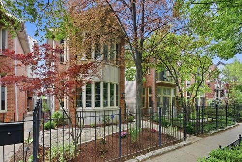 1209 W Roscoe St, Chicago, IL, 60657-1423 | Card Image