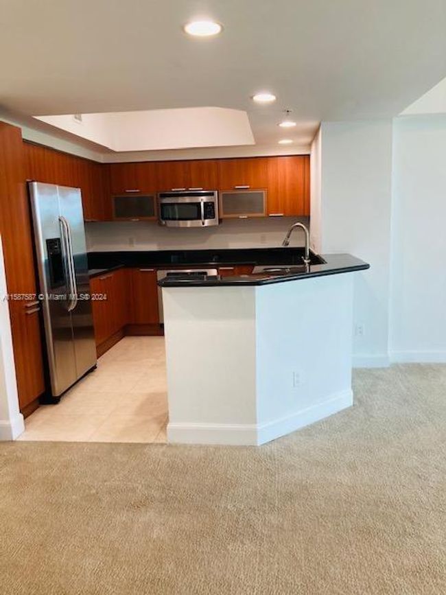 504 - 14951 Royal Oaks Ln, Condo with 2 bedrooms, 2 bathrooms and null parking in North Miami FL | Image 4