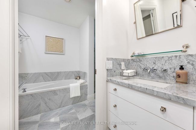 905 - 20 Scrivener Sq, Condo with 2 bedrooms, 1 bathrooms and 1 parking in Toronto ON | Image 14