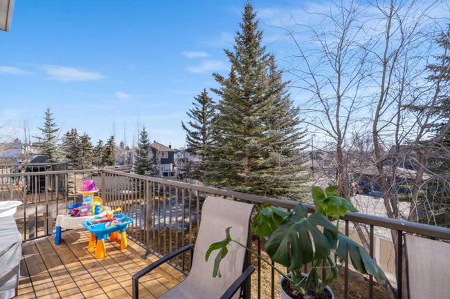 100 Country Hills Cove Nw, Home with 3 bedrooms, 2 bathrooms and 2 parking in Calgary AB | Image 8