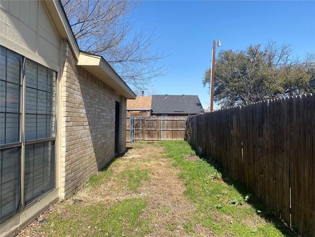 2425 Limestone Dr, Home with 2 bedrooms, 1 bathrooms and 2 parking in Arlington TX | Image 17