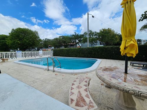 12-520 Ne 38th St, Miami, FL, 33137-3768 | Card Image