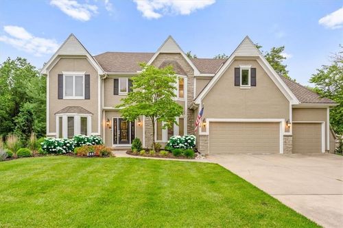 8407 W 141st St, Overland Park, KS, 66223-1338 | Card Image