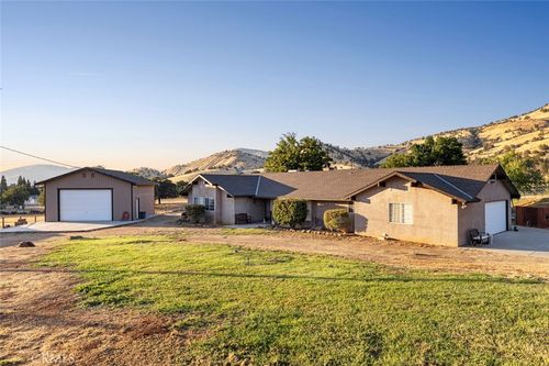 7412 Lupine Dr, Sanger, CA, 93657 | Card Image
