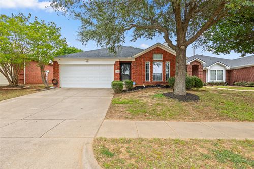 136 Goldeneye Ln, Fort Worth, TX, 76120-1624 | Card Image