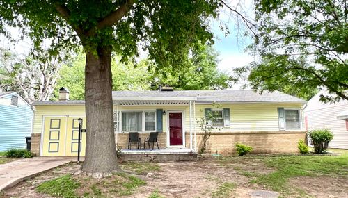236 Random Rd, Arkansas City, KS, 67005-3911 | Card Image