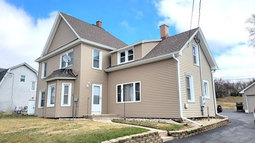 1909/1911 Salisbury Rd, West Bend, WI, 53090 | Card Image