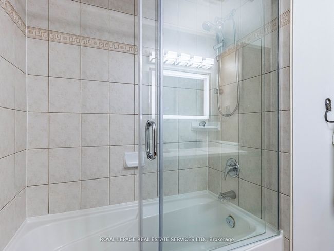 231 Elizabeth St S, House other with 6 bedrooms, 5 bathrooms and 4 parking in Brampton ON | Image 21