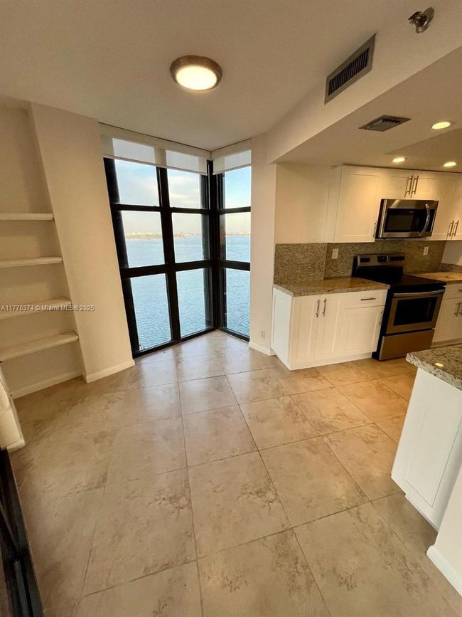 APT-2001 - 4000 Towerside Ter, Condo with 2 bedrooms, 2 bathrooms and null parking in Miami FL | Image 12