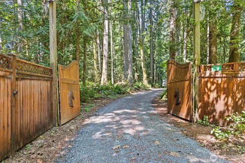 2015 290th Ave Ne, Carnation, WA, 98014-9630 | Card Image