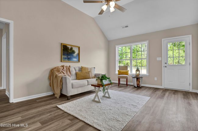 304 Big Tree Ln, House other with 3 bedrooms, 2 bathrooms and 1 parking in Chinquapin NC | Image 4