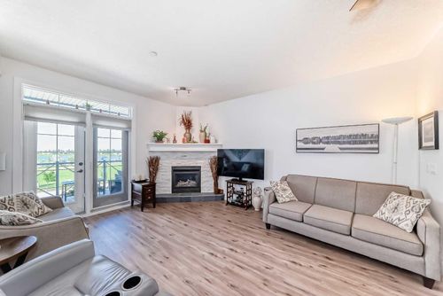 213-1005A Westmount Drive, Strathmore, AB, T1P0C3 | Card Image
