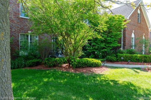 24374 Terra Del Mar Dr, Novi, MI, 48374-2533 | Card Image
