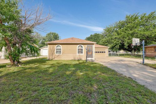 141 N Tracy St, Wichita, KS, 67212-2240 | Card Image