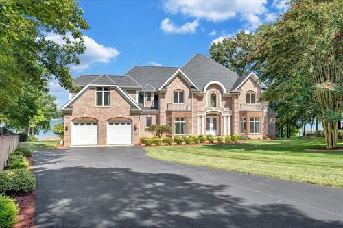500 Oak Point Dr, Moneta, VA, 24121-3134 | Card Image
