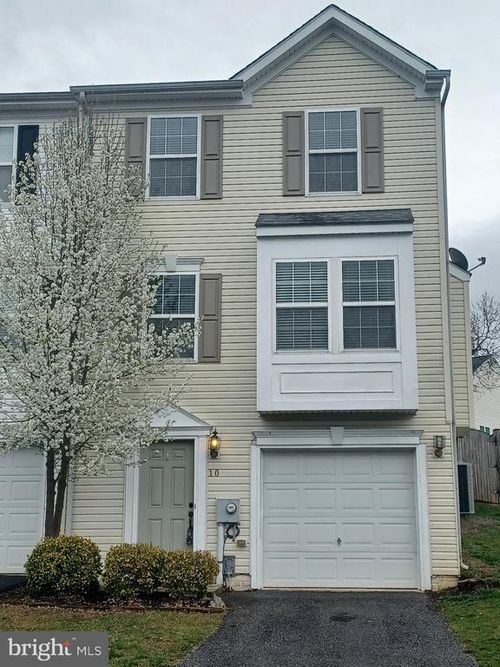 10 Lopez Dr, MARTINSBURG, WV, 25405-5704 | Card Image