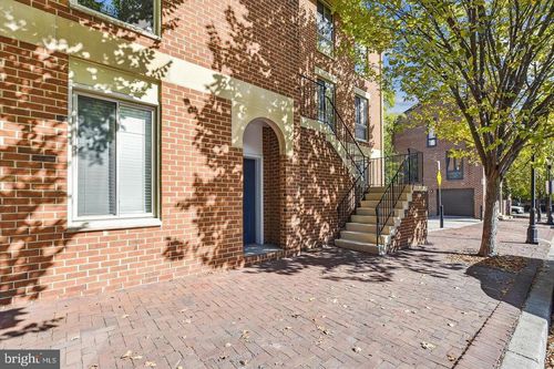 r-44-112 W Barre St, BALTIMORE, MD, 21201-2404 | Card Image