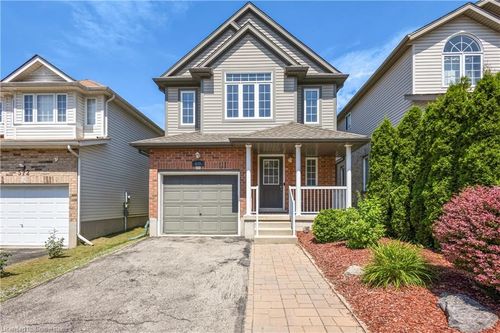 570 Violet St, Waterloo, ON, N2V2T8 | Card Image