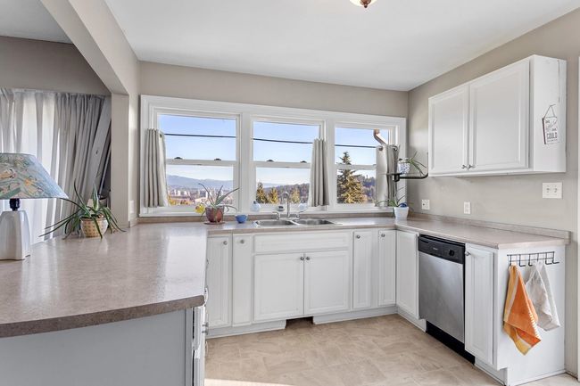 1013 Tuxedo Dr, House other with 4 bedrooms, 2 bathrooms and 3 parking in Port Moody BC | Image 10