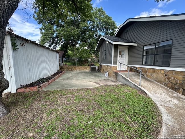 635 E Gonzales St, House other with 2 bedrooms, 1 bathrooms and null parking in Seguin TX | Image 19