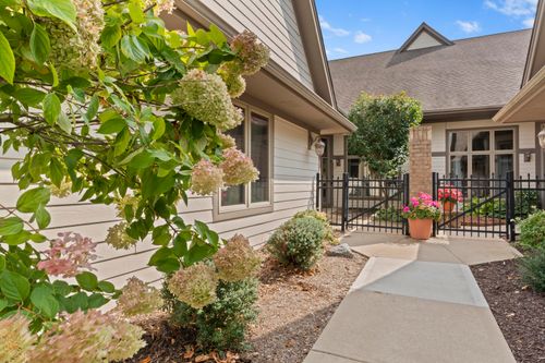 7513 W Tuckaway Pines Cir, Franklin, WI, 53132-8178 | Card Image