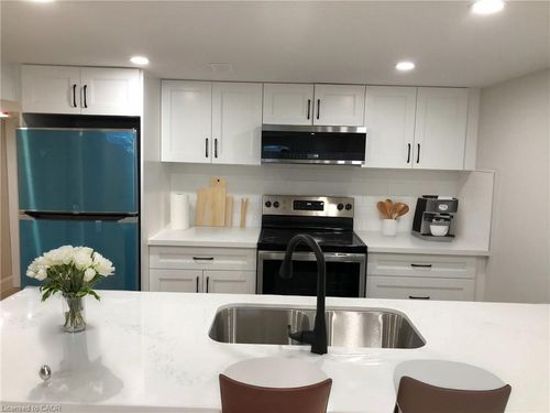 lower-277 34th Street, Hamilton, ON, L8V3W8 | Card Image