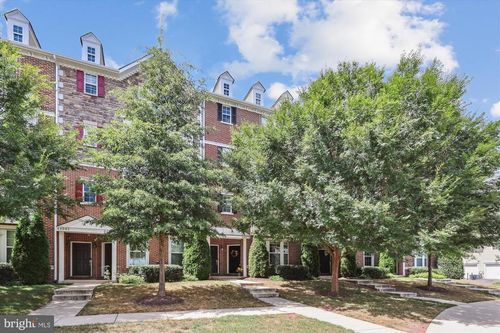 44075 Peirosa Ter, CHANTILLY, VA, 20152-6127 | Card Image