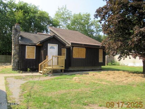 19 Indiana Ave, Queensbury, NY, 12804-7982 | Card Image