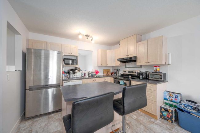 516 - 7038 16 Avenue Se, Home with 3 bedrooms, 2 bathrooms and 2 parking in Calgary AB | Image 8