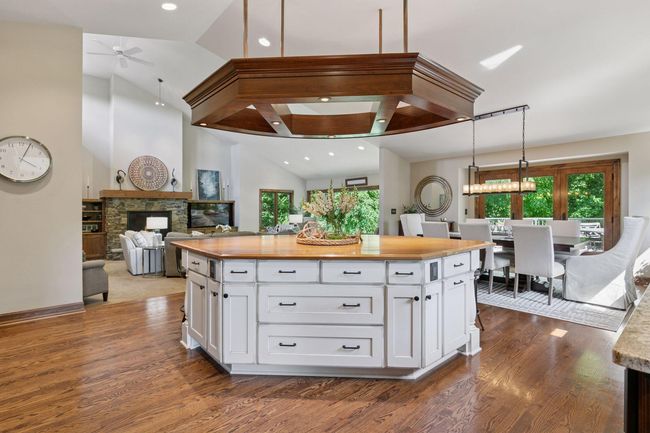 1405 W Farm Rd, House other with 5 bedrooms, 5 bathrooms and null parking in Chaska MN | Image 28