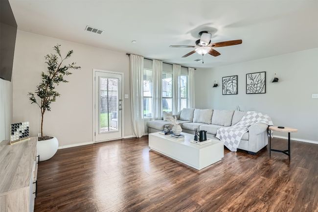 811 Clear Springs Holw, House other with 4 bedrooms, 3 bathrooms and null parking in Buda TX | Image 10